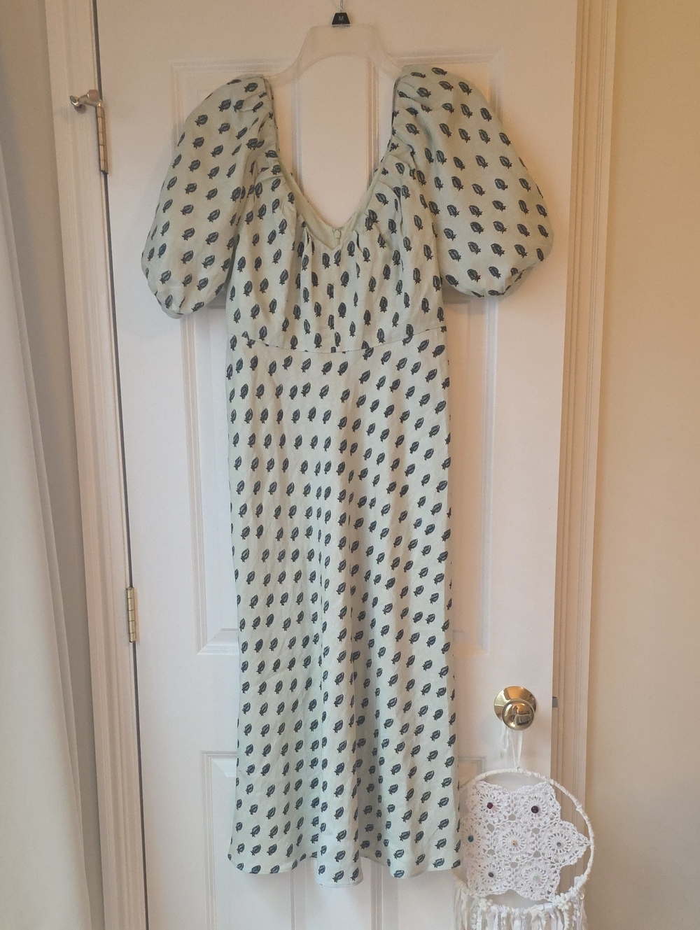 Banana Republic Puff Sleeve Tea Midi Dress in Sage with Black Leaf Print